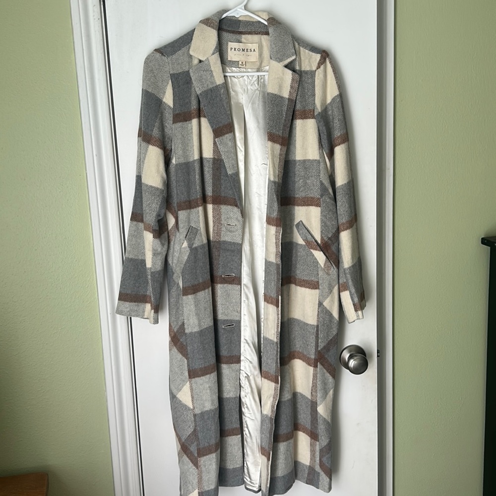 Brand new never worn long plaid trench coat. Size small